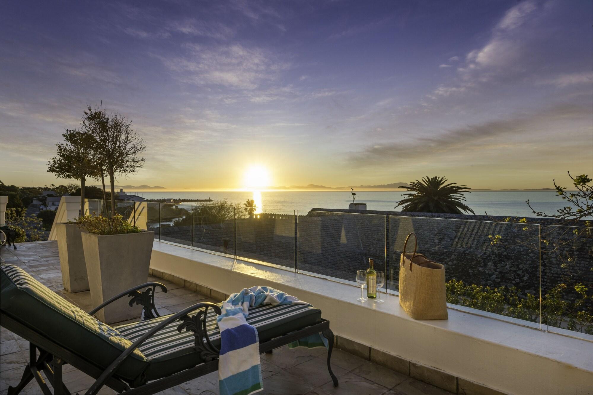 Manor On The Bay Hotel Gordons Bay Exterior photo