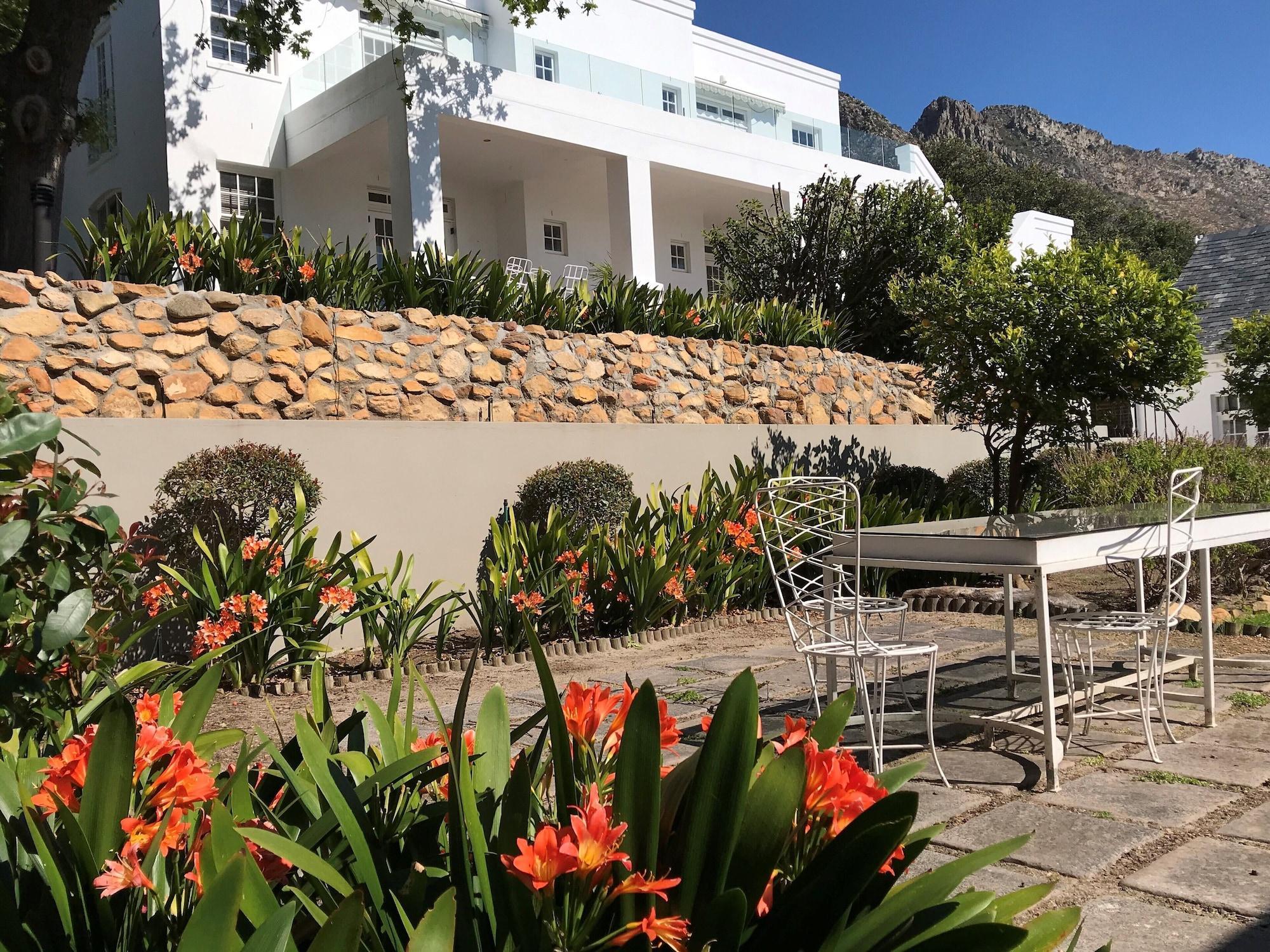 Manor On The Bay Hotel Gordons Bay Exterior photo