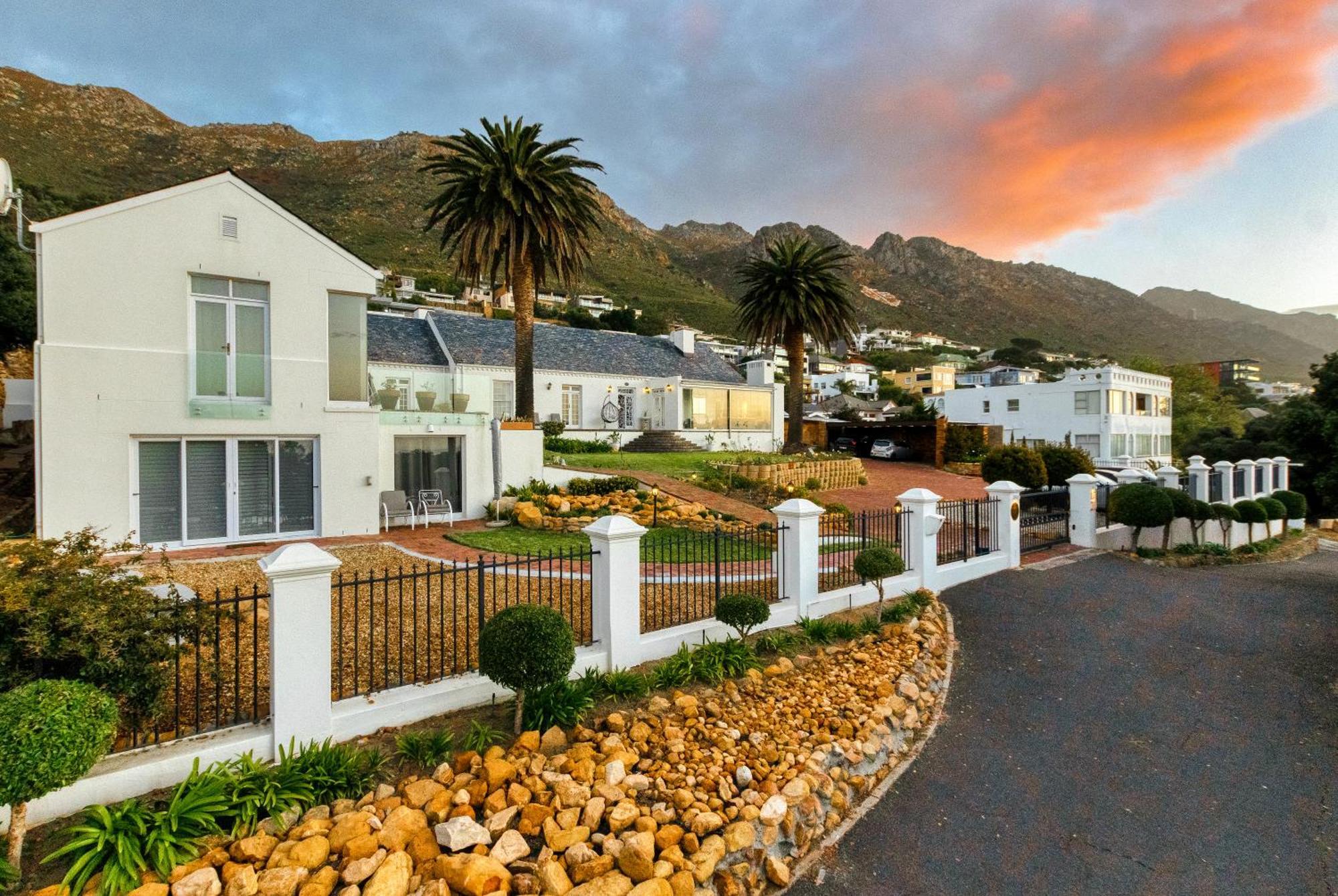 Manor On The Bay Hotel Gordons Bay Exterior photo